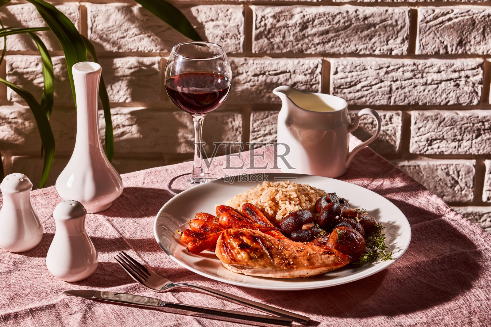 鸡胸肉胡萝卜米饭照片摄影图片