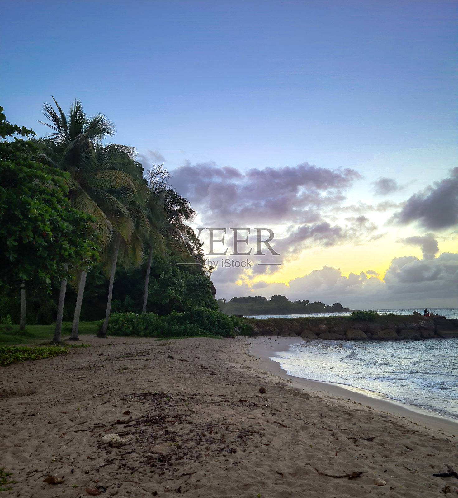 加勒比海瓜德罗普岛美丽的日落照片摄影图片
