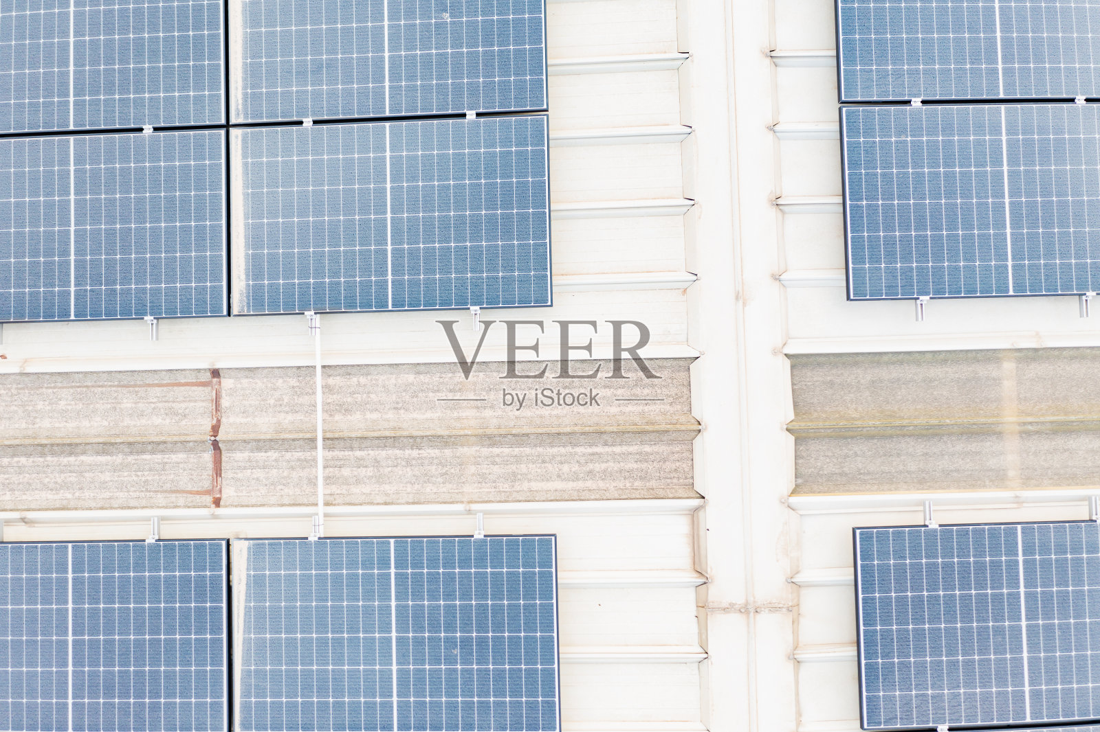 屋顶太阳能电池板照片摄影图片