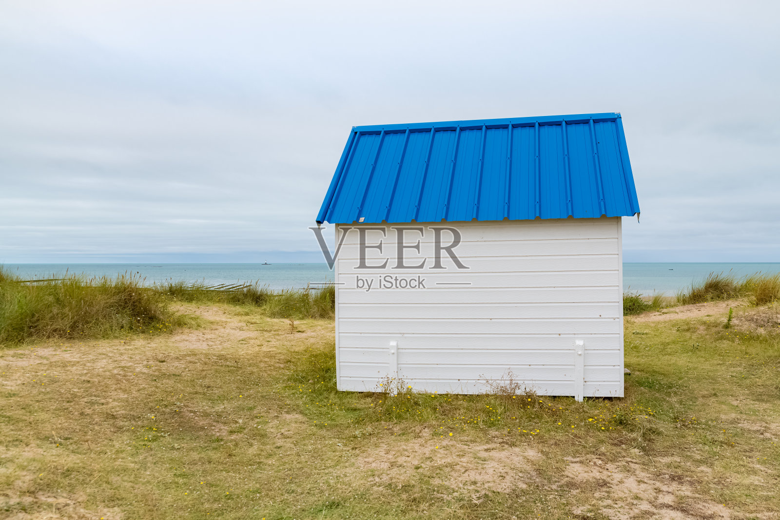海滨古维尔，色彩缤纷的海滩小屋照片摄影图片