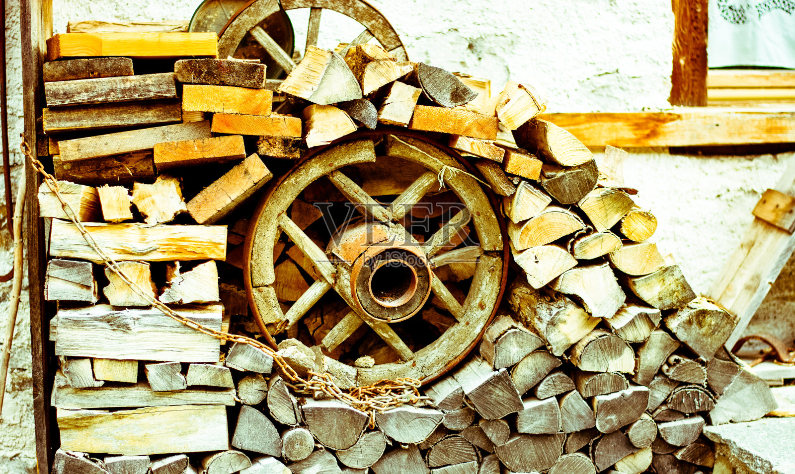 在白云石寒冷的冬天用柴火制作的艺术作品照片摄影图片