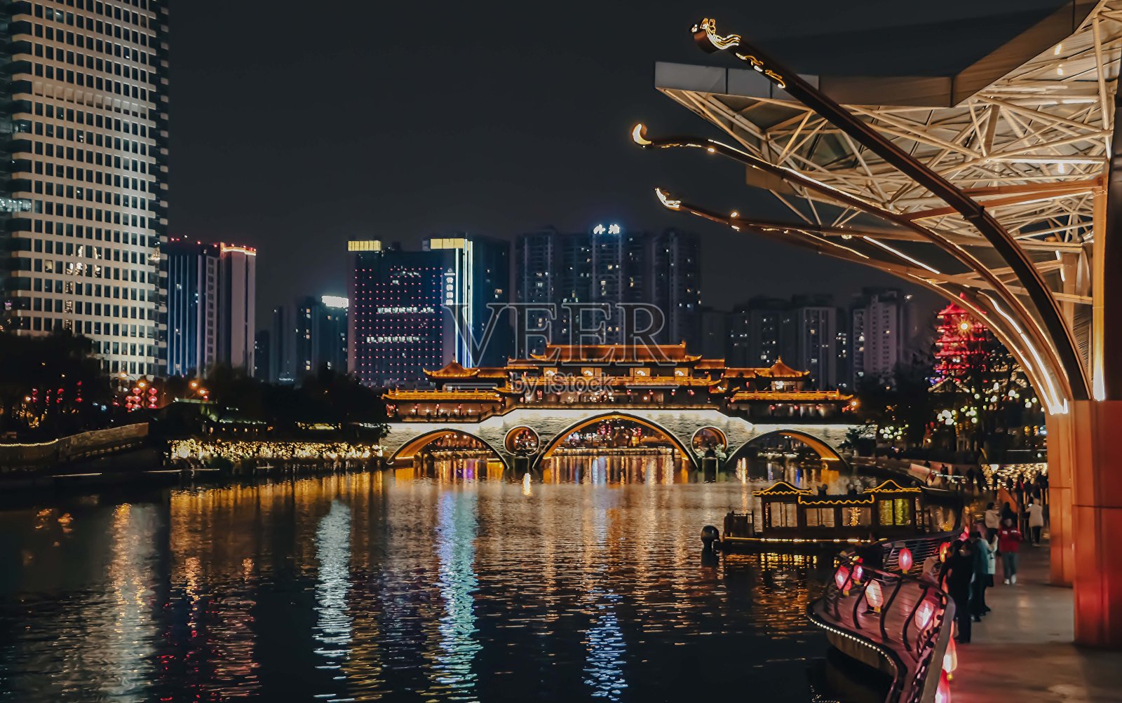 美丽的成都夜景，锦江流经安顺大桥照片摄影图片
