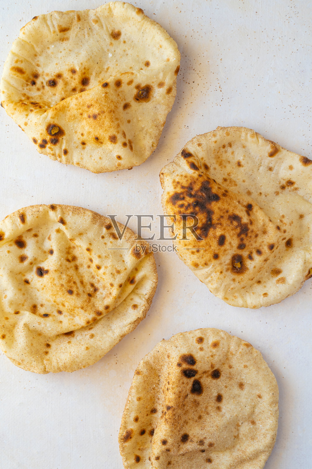 新鲜烤的阿拉伯扁面包照片摄影图片