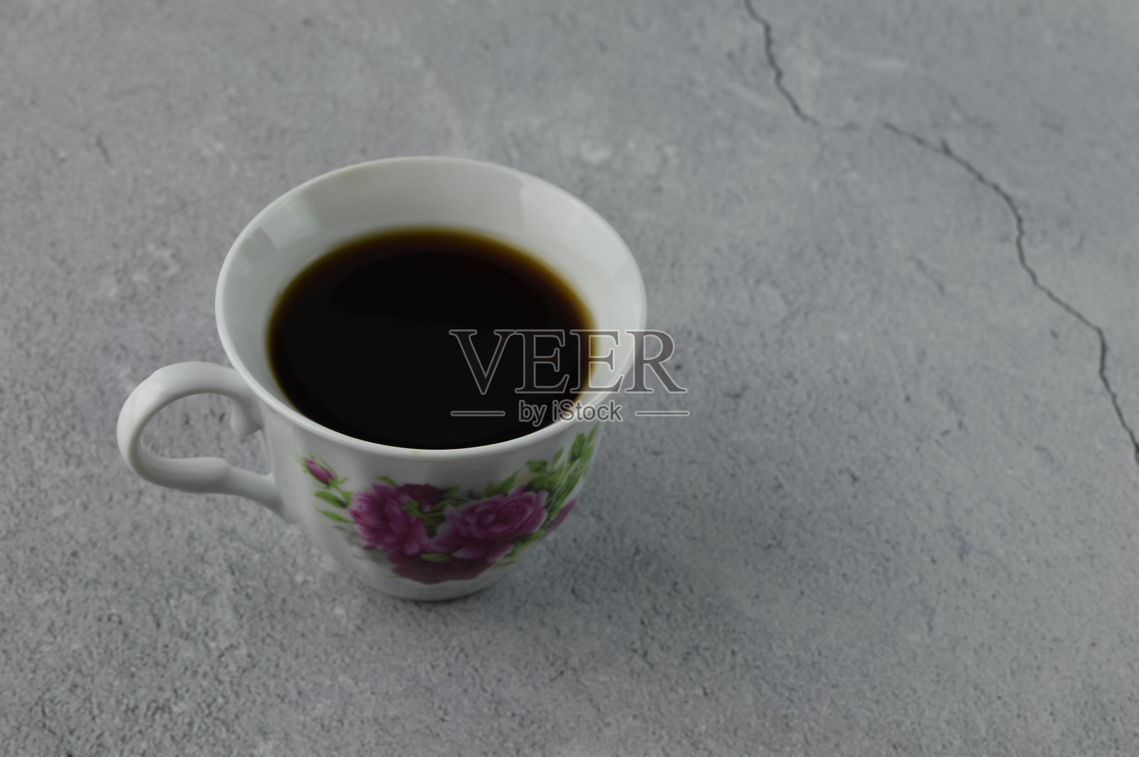 一杯灰色背景的咖啡照片摄影图片