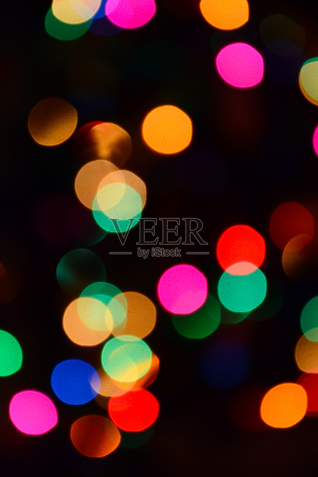 散景灯。节日的背景。花环。散焦眨眼。圣诞节或新年的壁纸。照片摄影图片