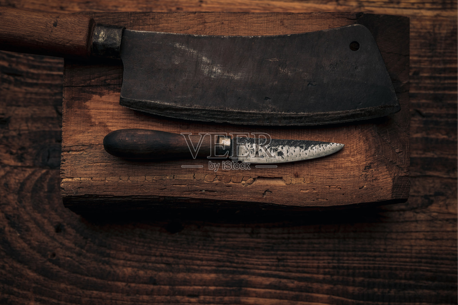 剁肉或去骨，你可以选择你的器具来做你的肉照片摄影图片