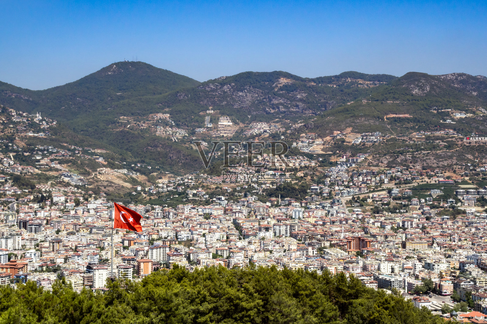 土耳其飘扬的国旗。照片摄影图片
