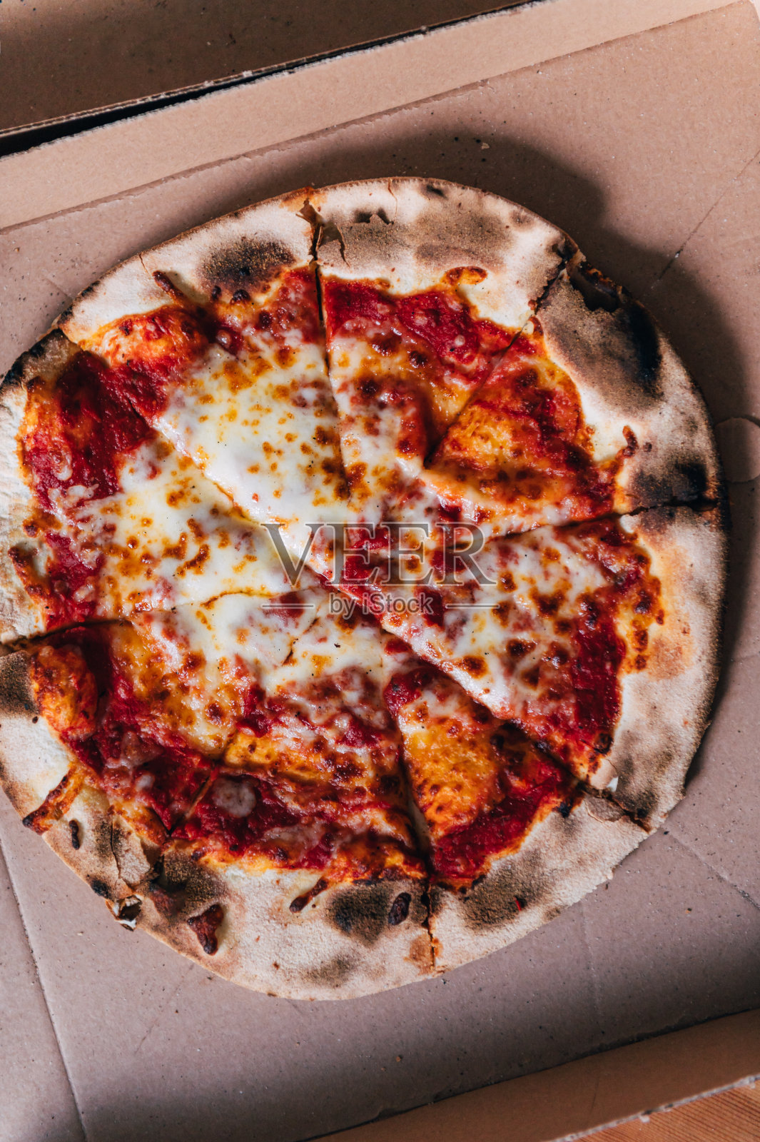 把披萨放在盒子里带走照片摄影图片