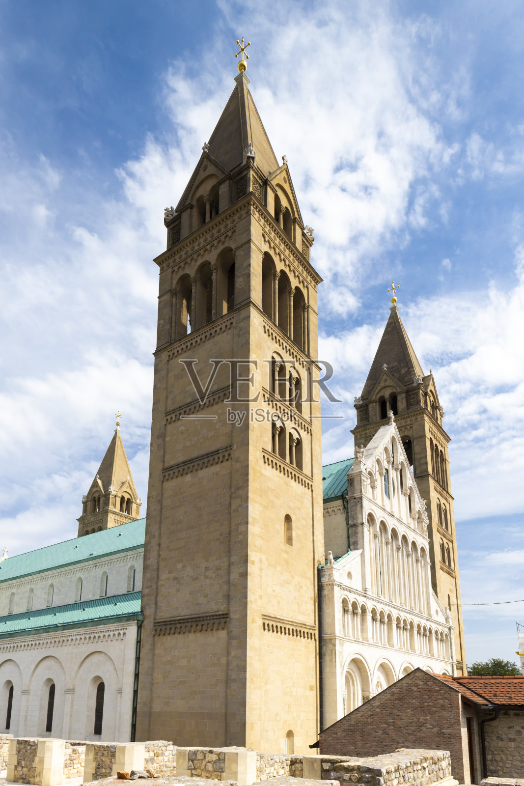 匈牙利巴兰亚县Pecs的大教堂照片摄影图片