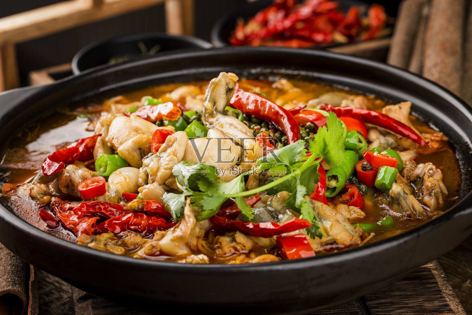 中国四川特色菜香辣牛蛙照片摄影图片