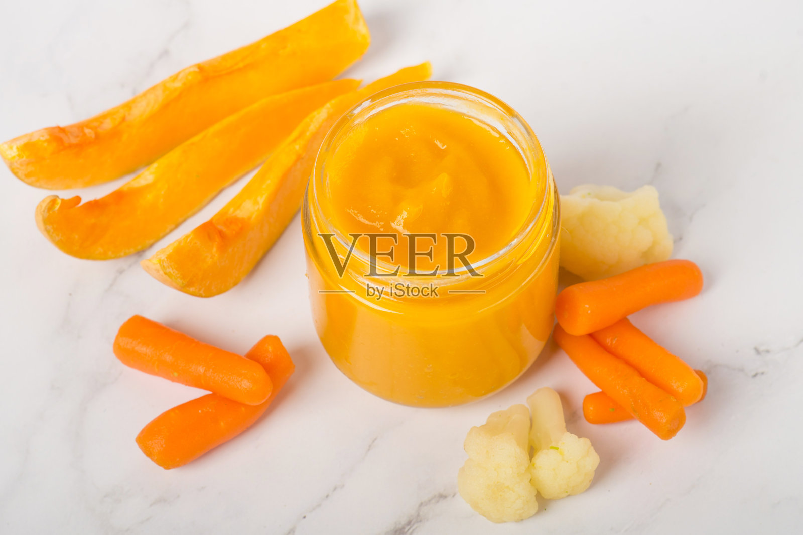 罐装婴儿食品，南瓜和胡萝卜泥照片摄影图片