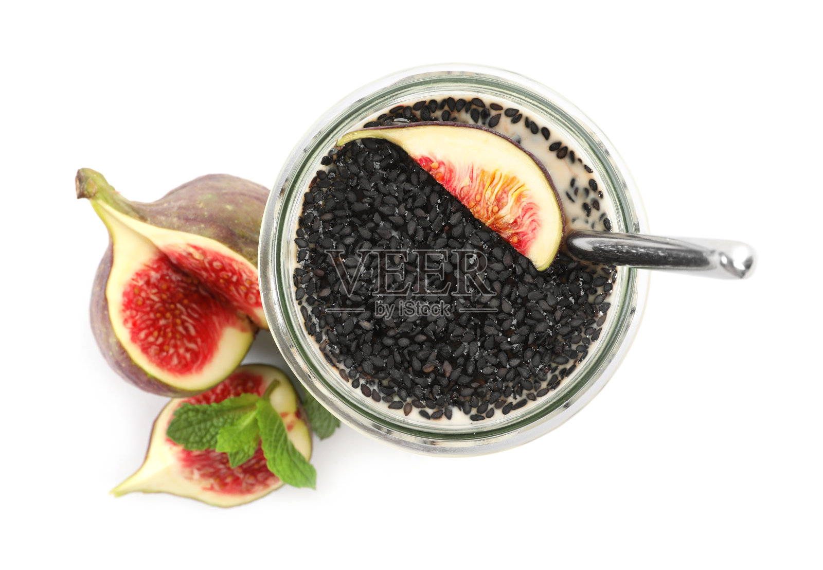 美味的无花果冰沙和白色背景的配料，俯视图照片摄影图片