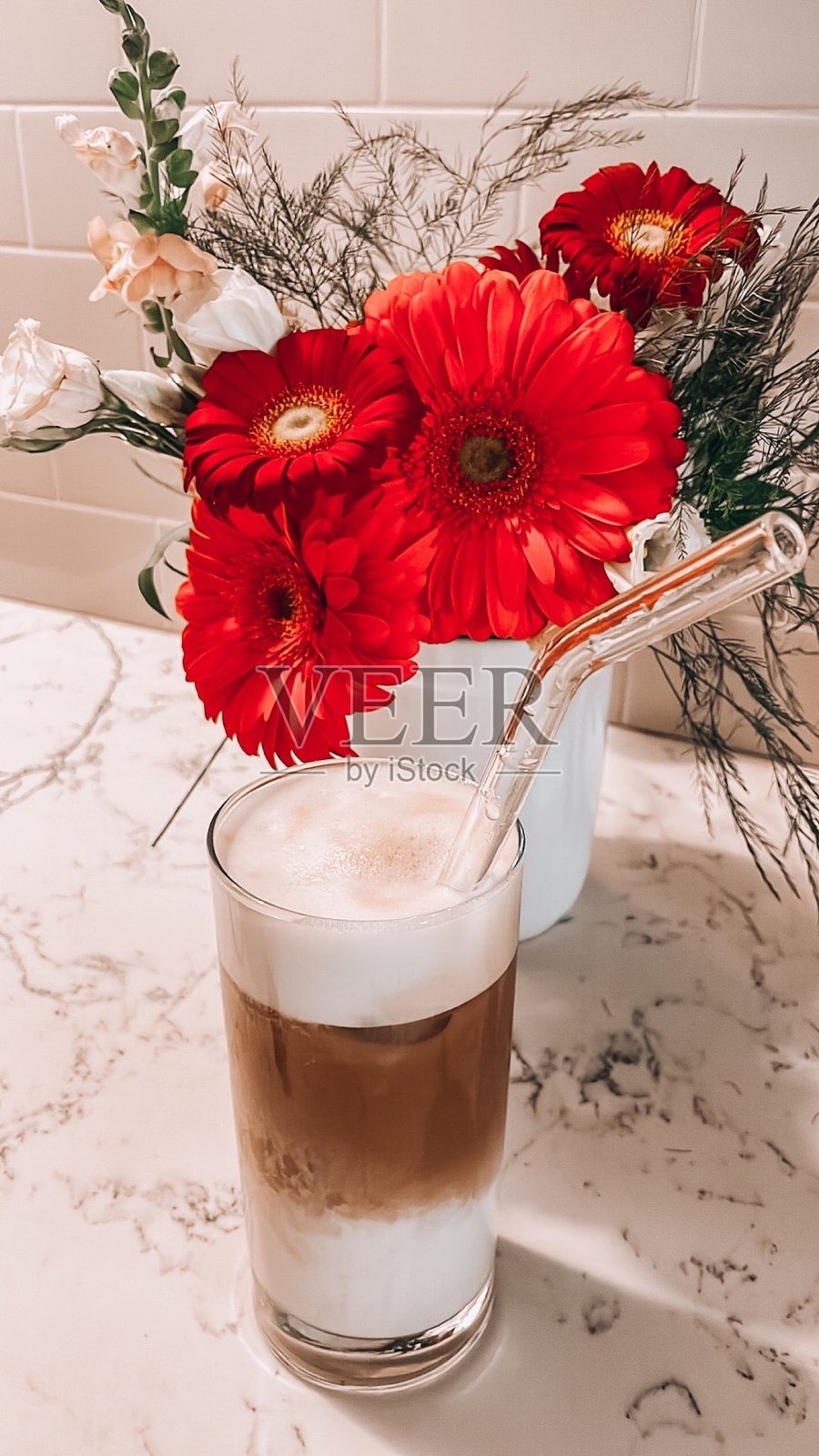 早晨喝咖啡照片摄影图片