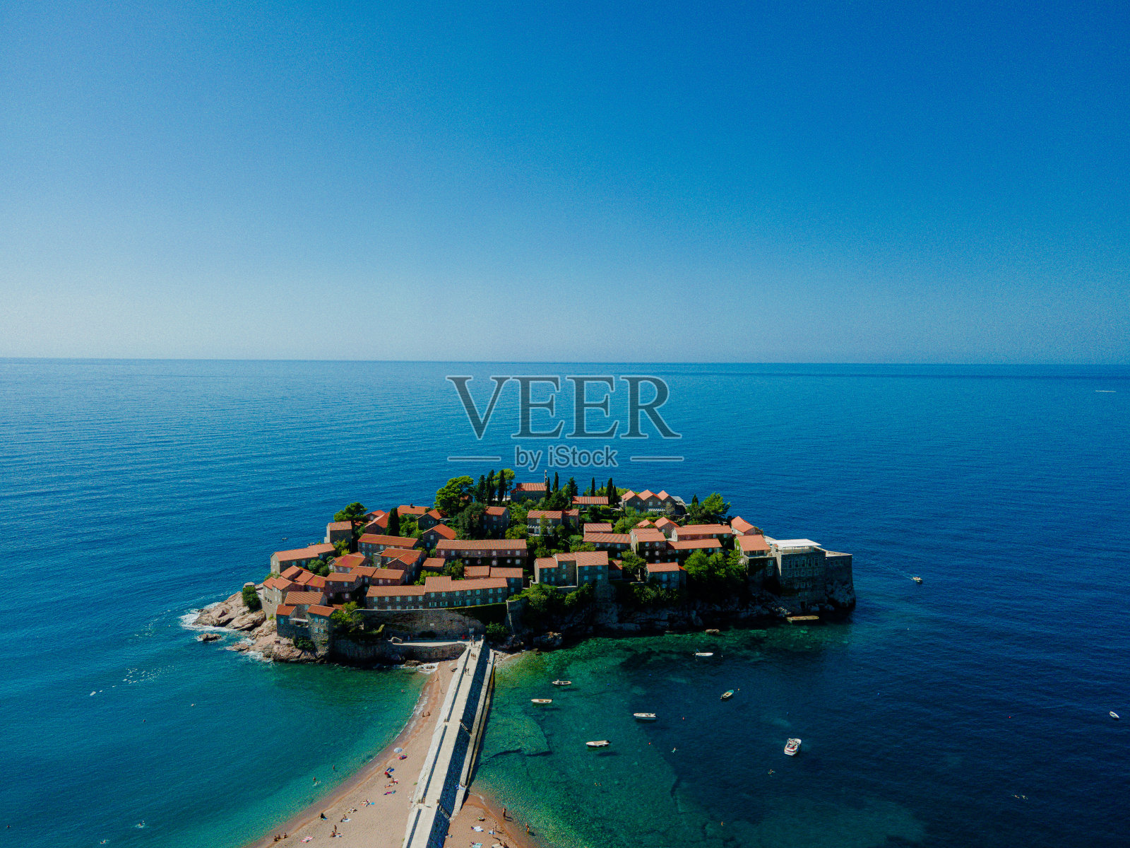 旅行。斯维特·斯特凡城。黑山。鸟瞰图。照片摄影图片