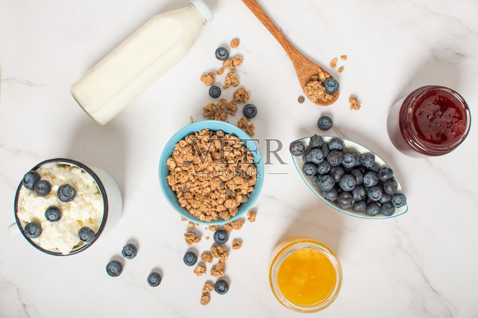 白色背景上的健康早餐照片摄影图片