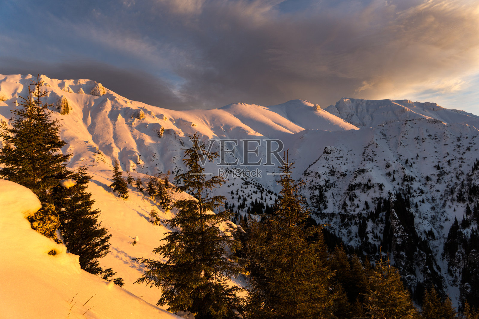 蒂加内斯蒂山，布切吉山脉照片摄影图片