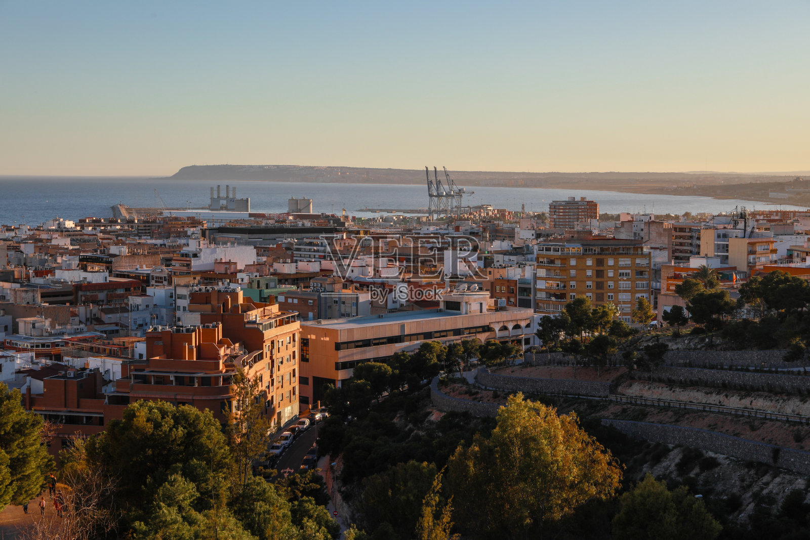 美丽的日落和阿利坎特的风景照片摄影图片
