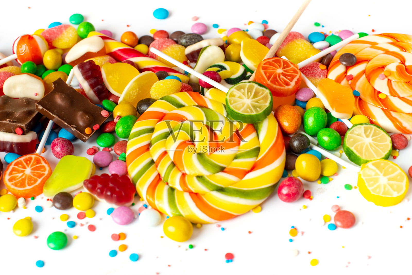 多色糖果围成一圈。照片摄影图片