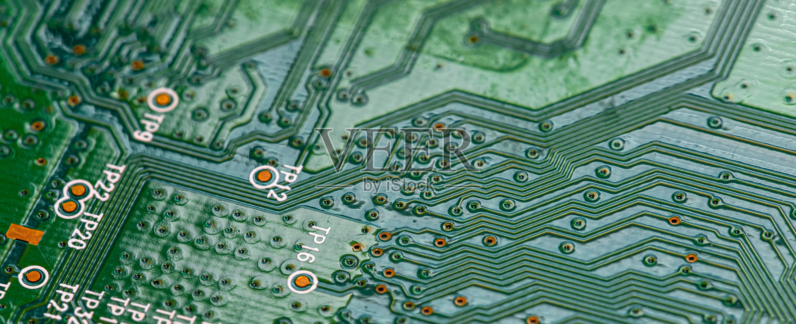 PC电路板上的印刷线路的宏观特写照片摄影图片