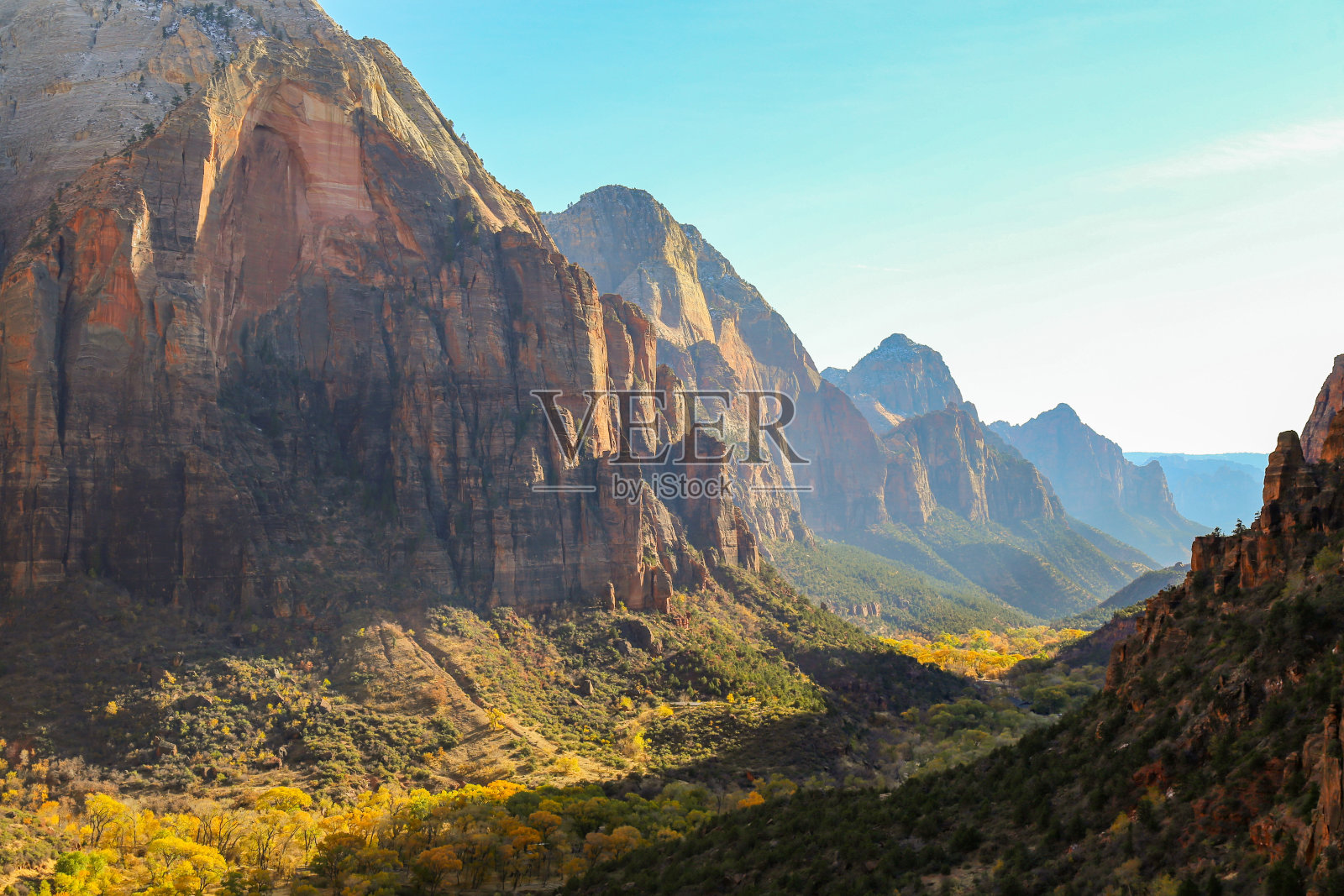 秋天，在锡安国家公园的天使登陆徒步旅行照片摄影图片
