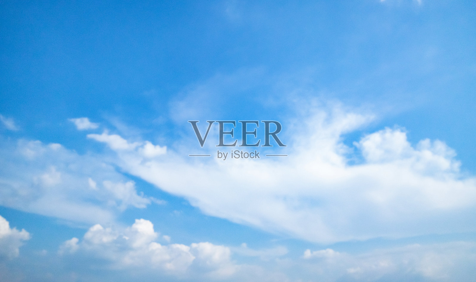 全景清晰的蓝天和云，云与背景。照片摄影图片