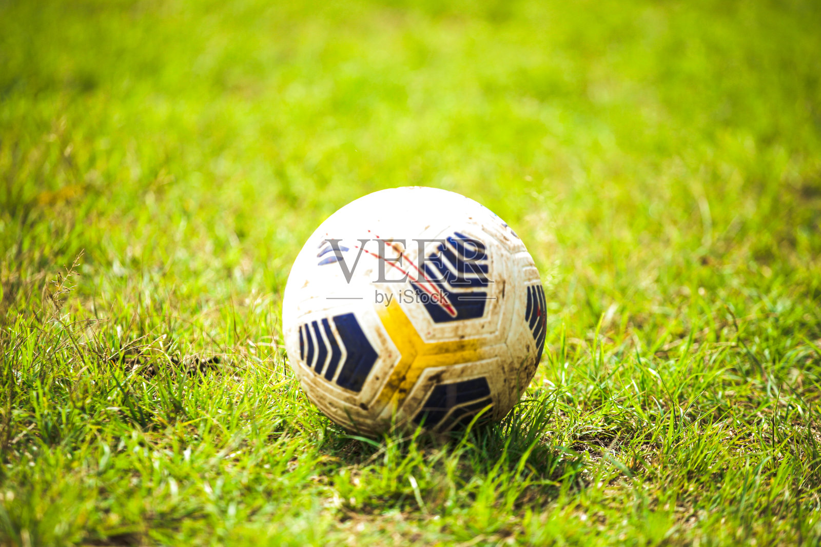 球场上的球照片摄影图片