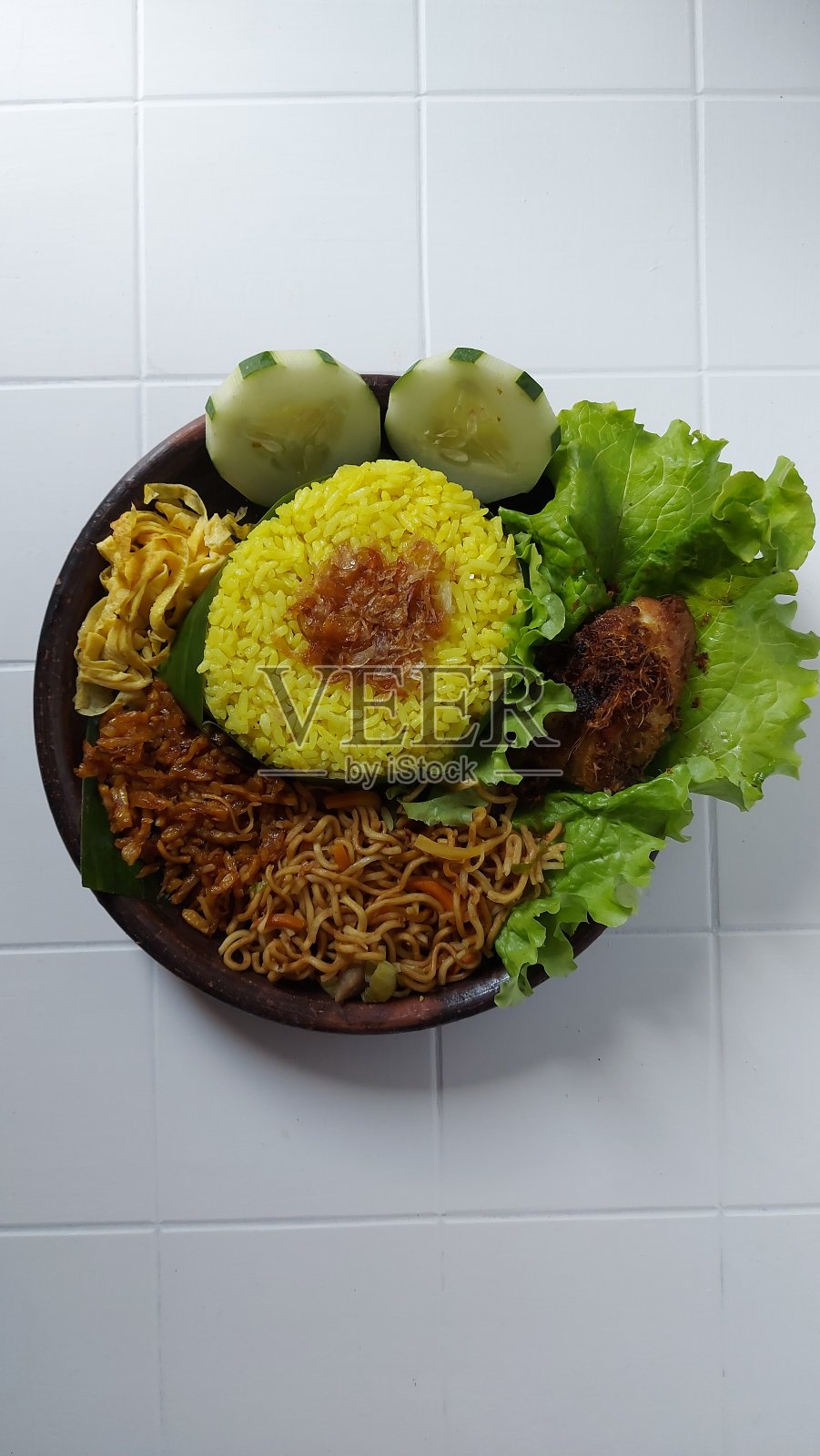 黄米饭。印尼传统食品照片摄影图片