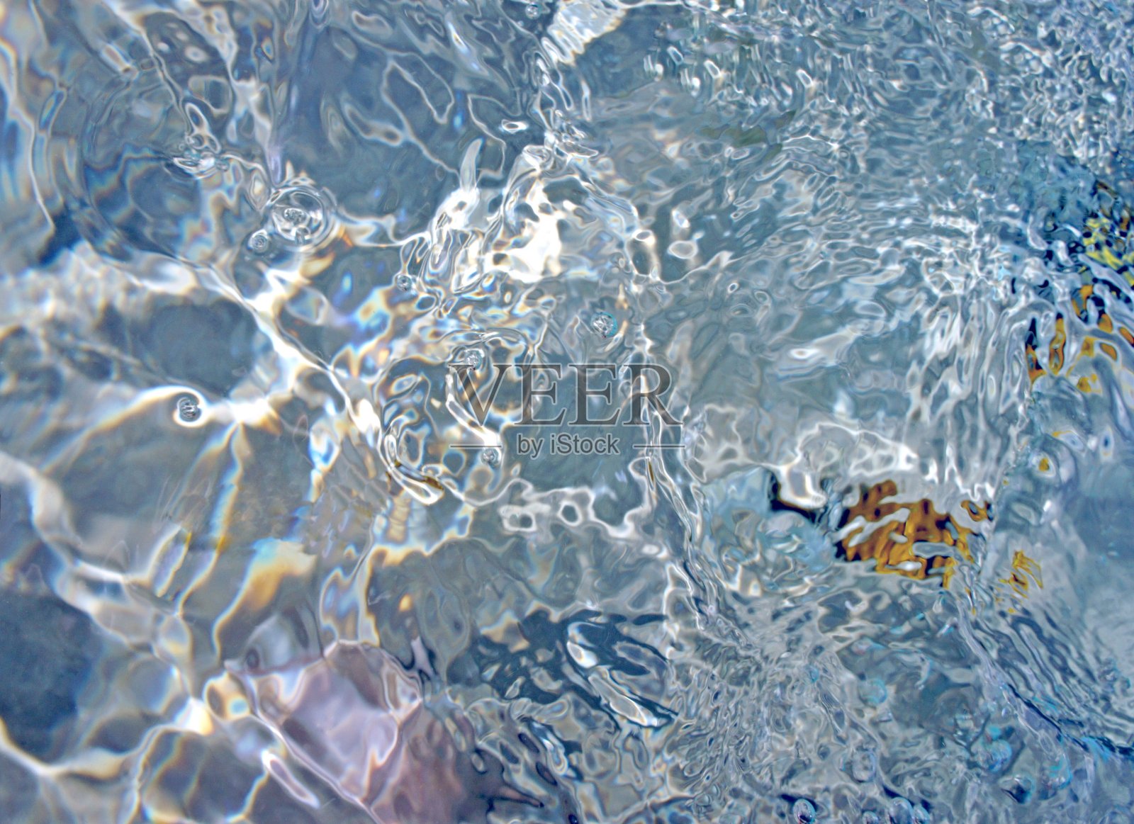 美丽清澈的海水。惊人的蓝色海洋水彩。新鲜,放松,天堂。透明的深海。照片摄影图片