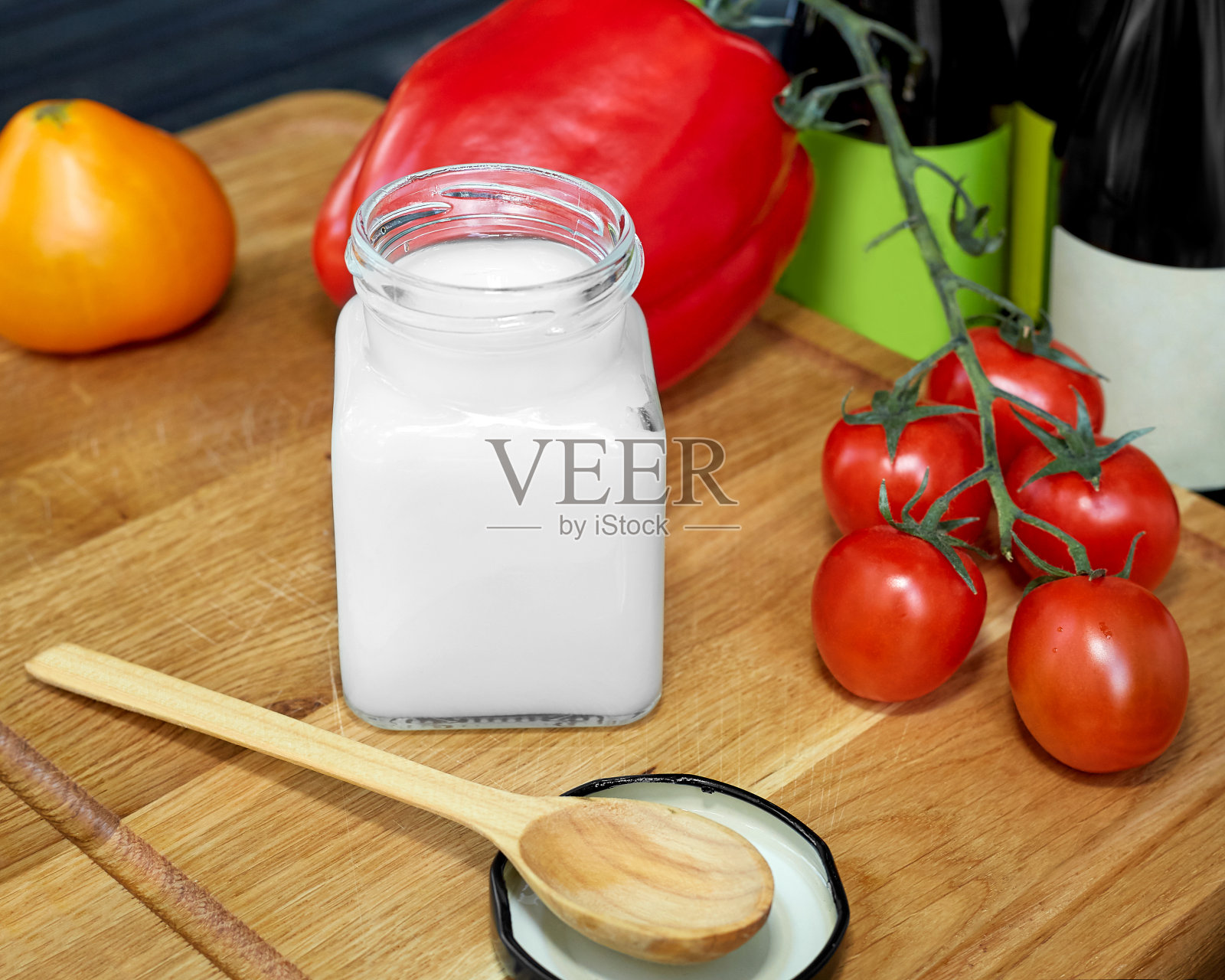 玻璃罐里的椰子油照片摄影图片