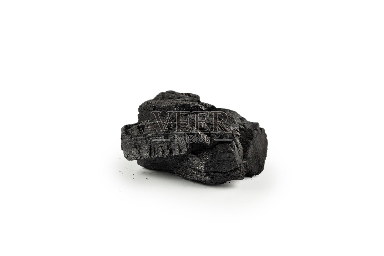 黑橡木煤孤立在白色背景上。照片摄影图片