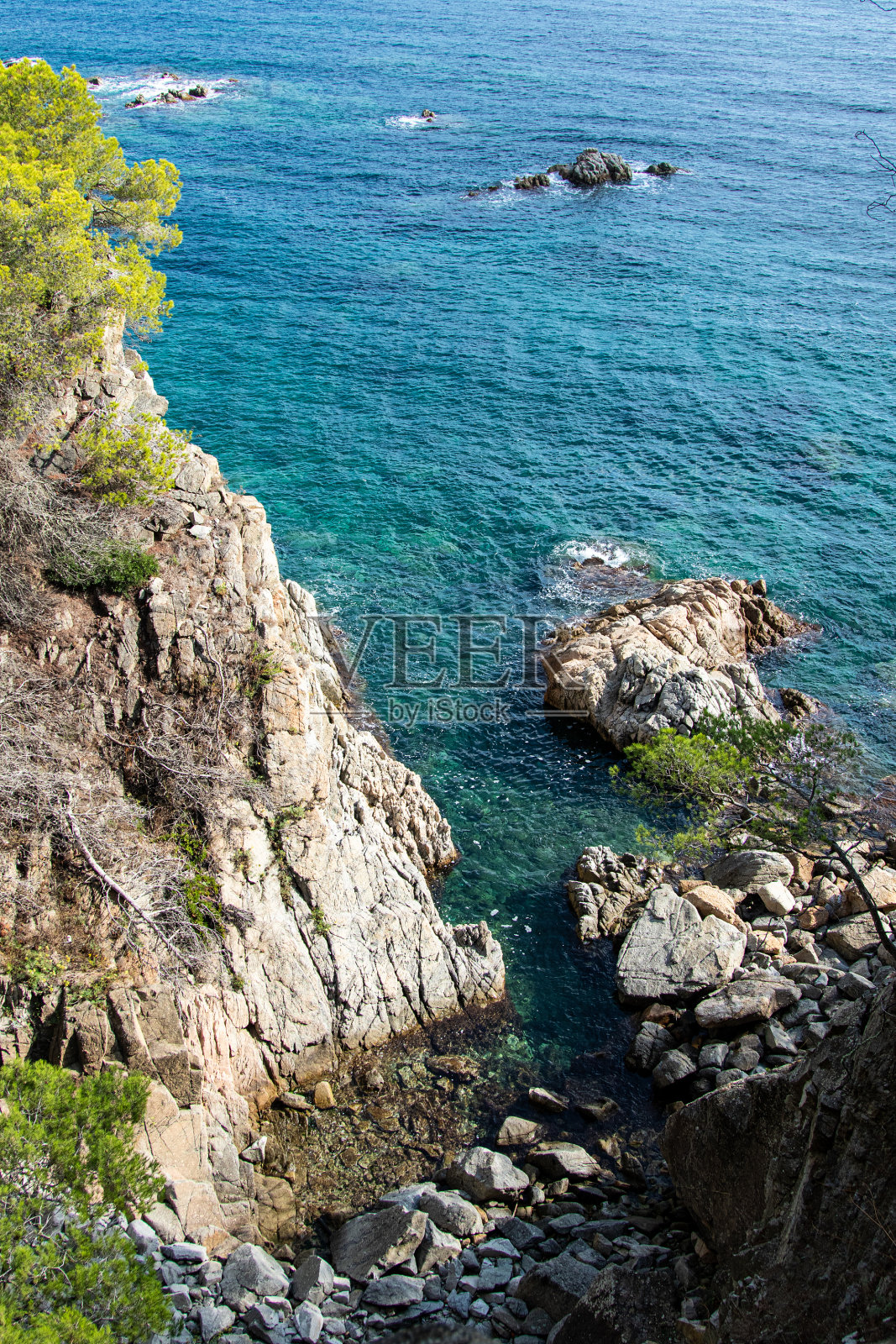 西班牙科斯塔布拉瓦海岸的碧海照片摄影图片