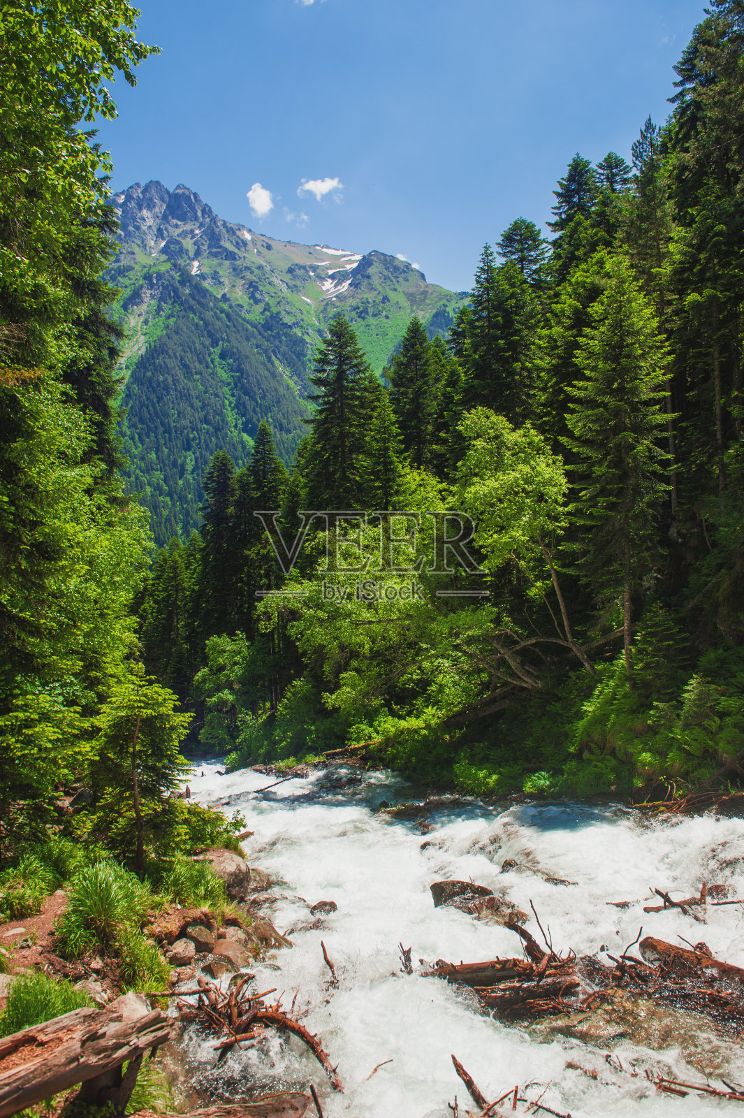 宁静的风景，有山河和阳光照片摄影图片