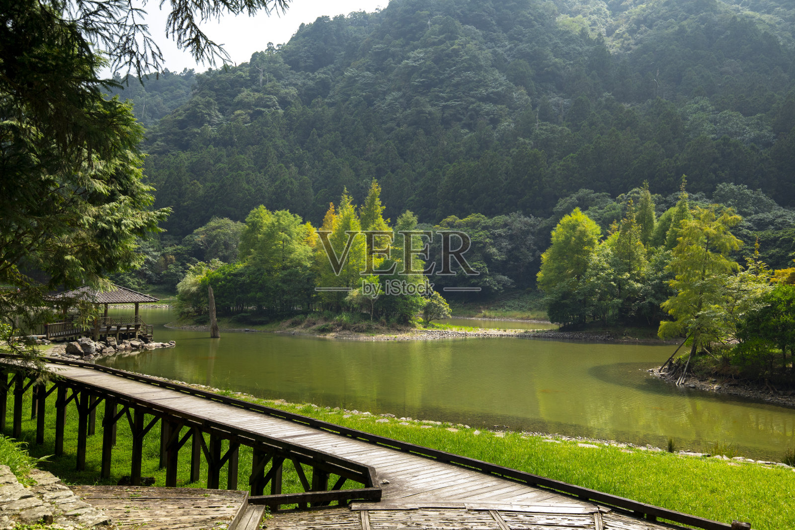 台湾宜兰县森林、山湖、名池闻名，是旅游胜地照片摄影图片