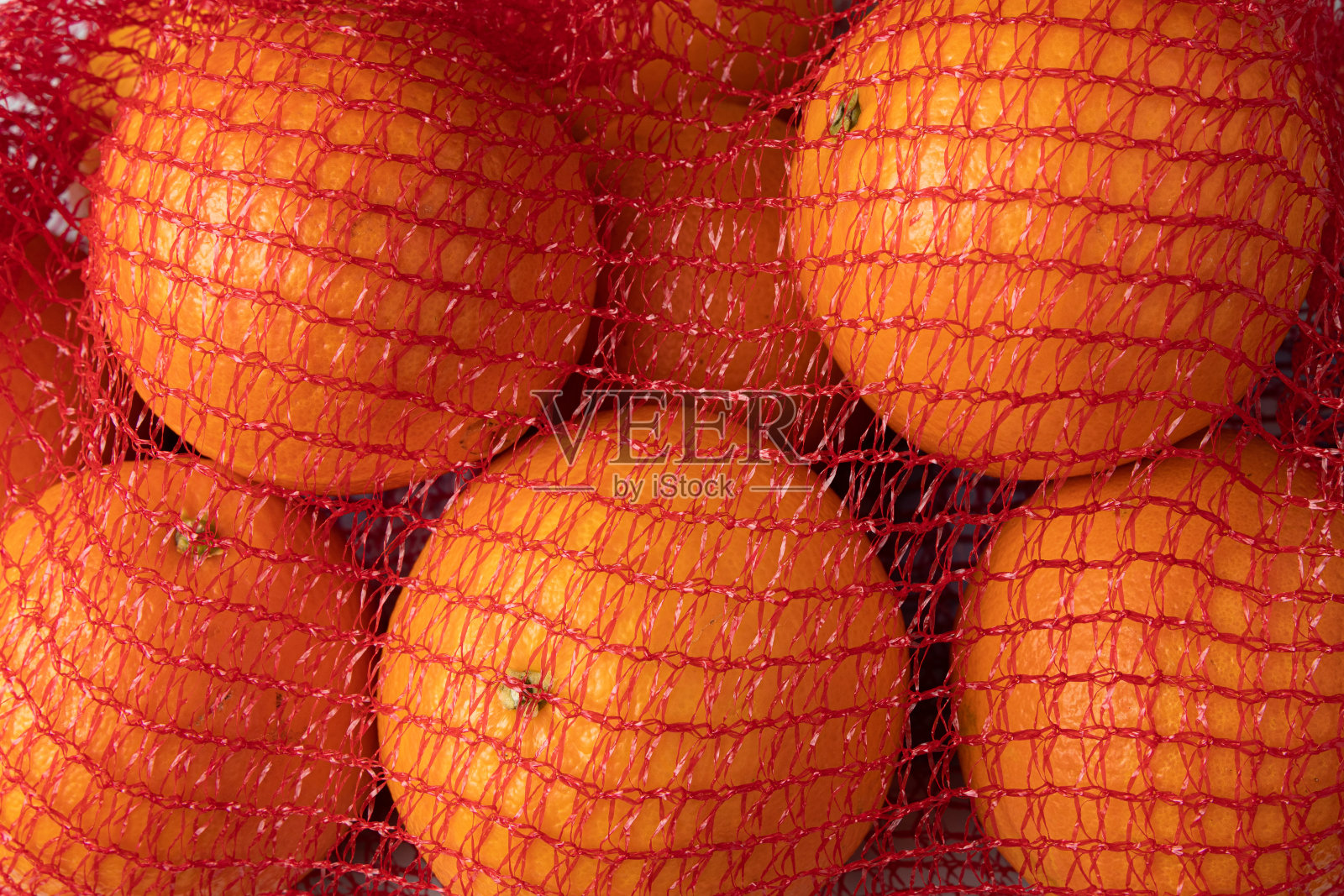 超市塑料网装的新鲜橙子照片摄影图片