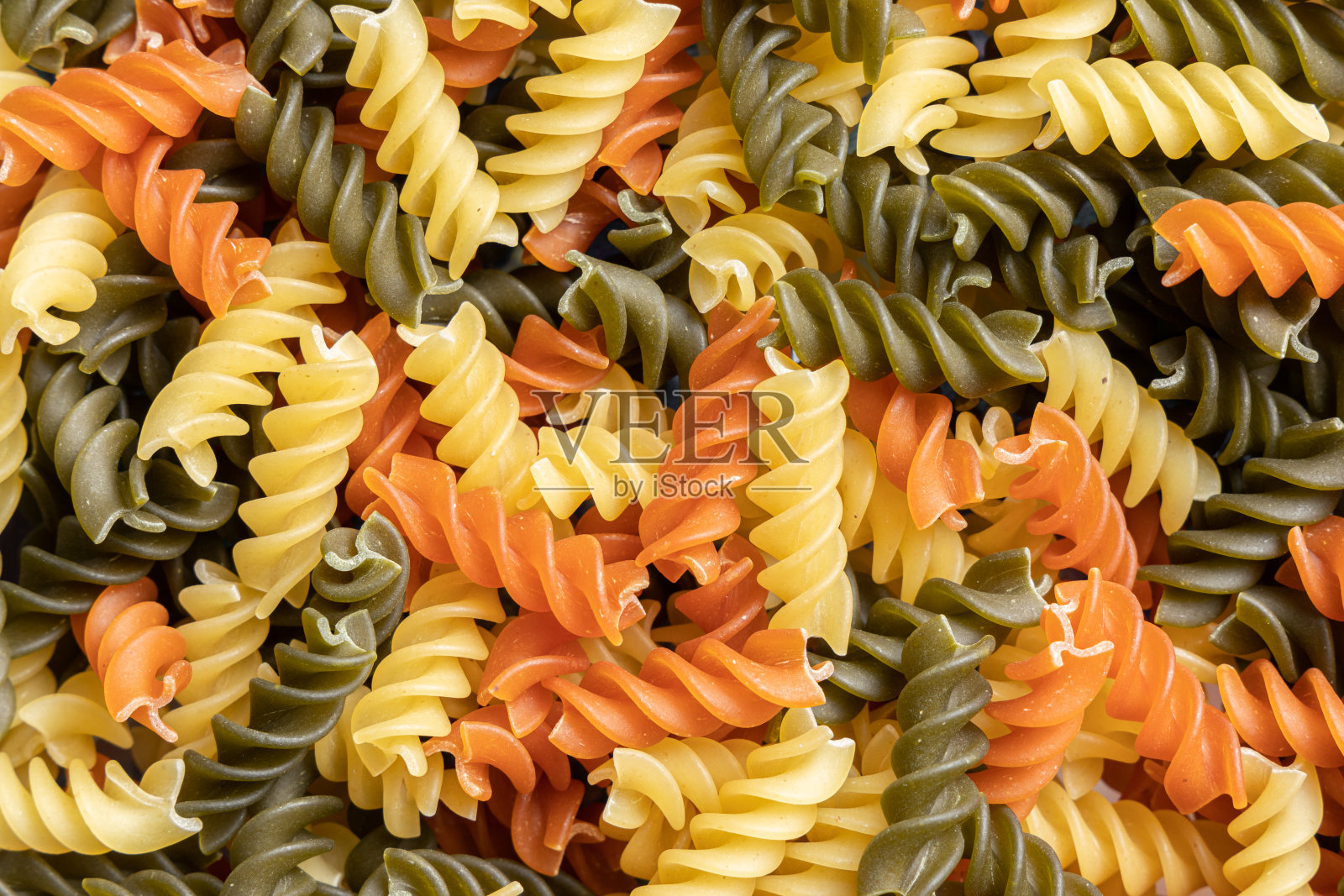 原始的螺旋面。意大利食品的概念照片摄影图片