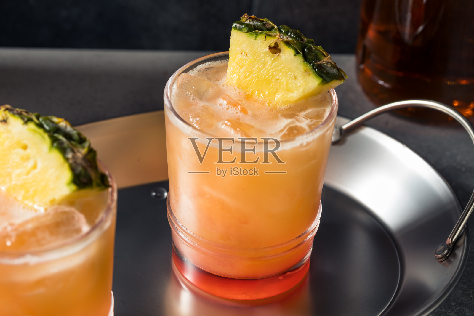 酒味清爽的朗姆酒鸡尾酒照片摄影图片