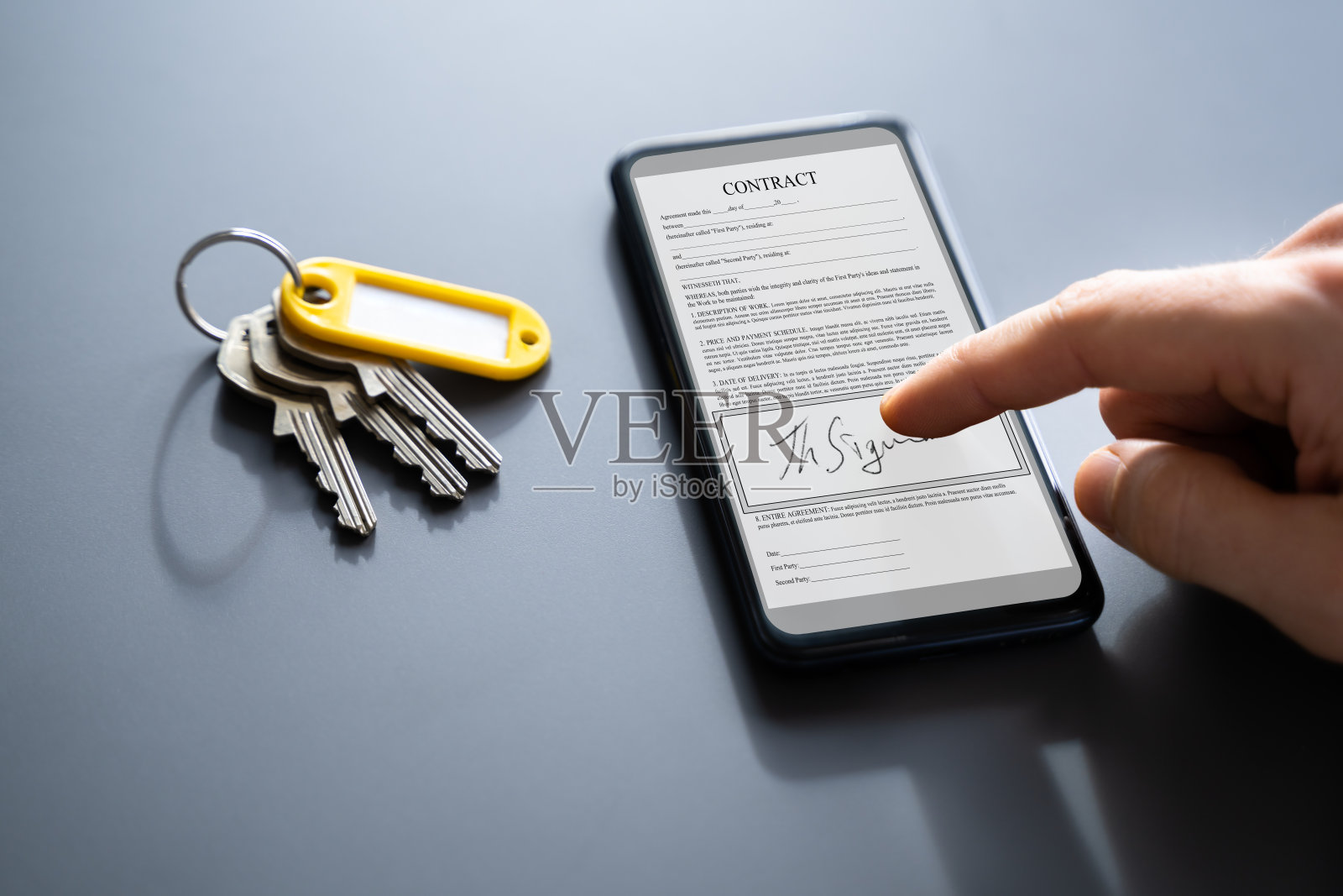 签订公寓租赁合同照片摄影图片