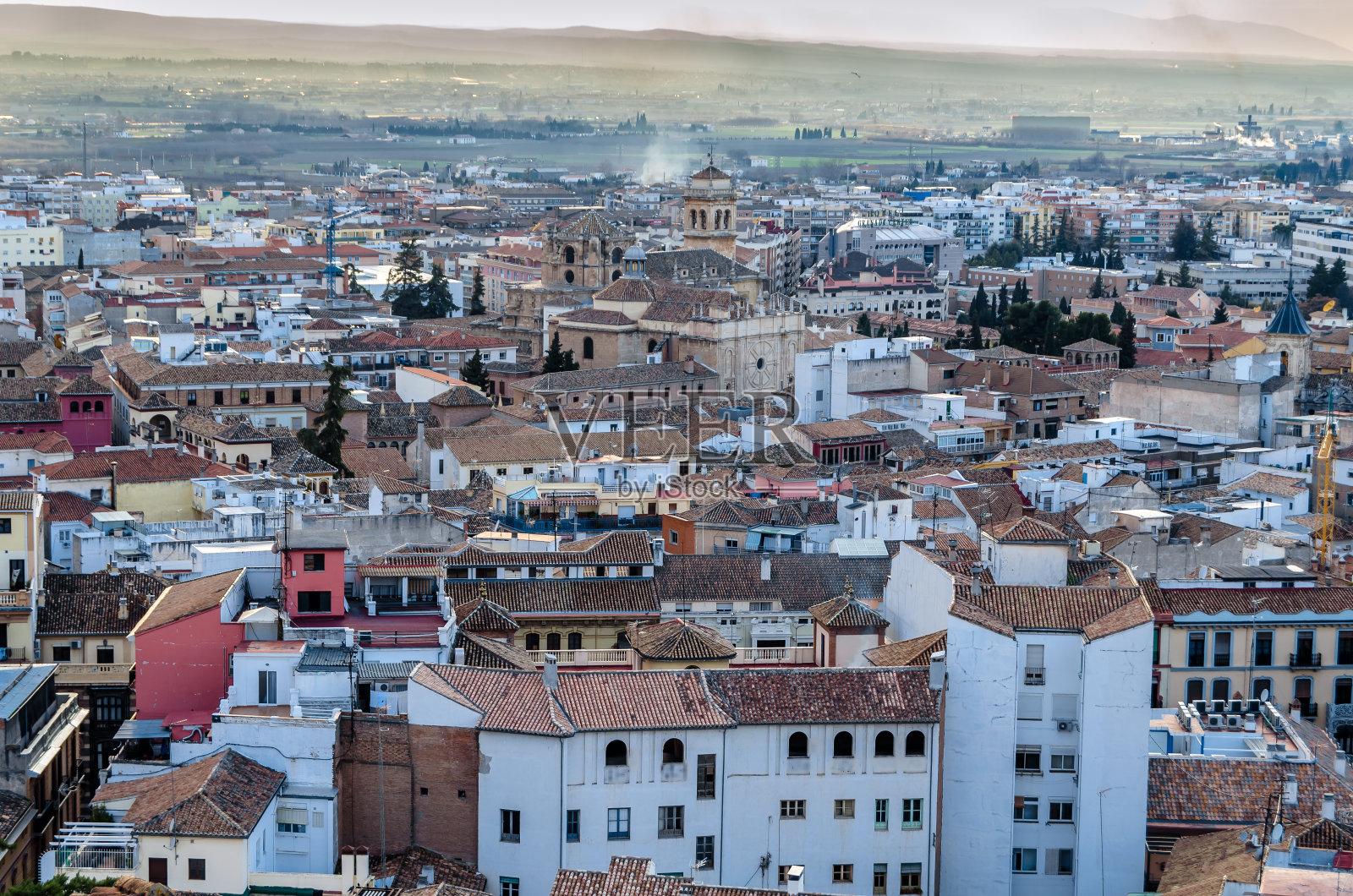 西班牙格拉纳达夕阳下的城市景观照片摄影图片