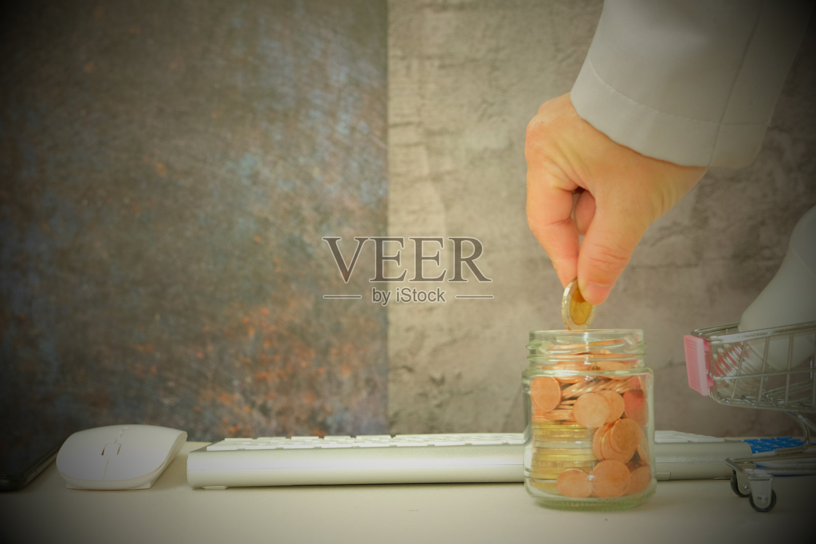 为你的生意或财务省钱。金融和银行广告硬币，银行和帐户的资金在金融照片摄影图片