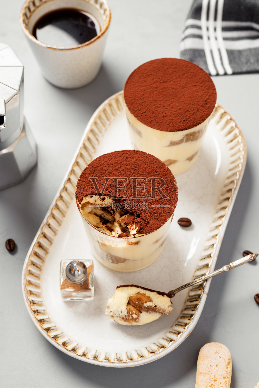 意大利甜点提拉米苏照片摄影图片