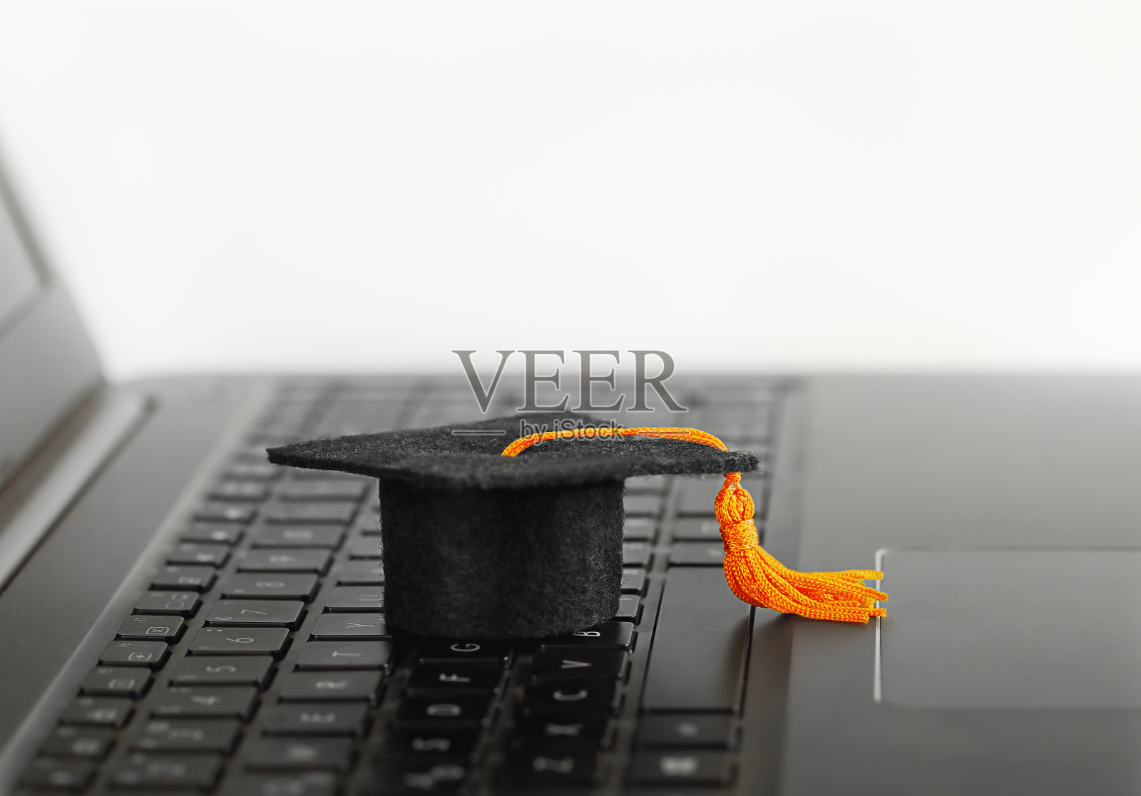 有金色流苏的毕业帽照片摄影图片