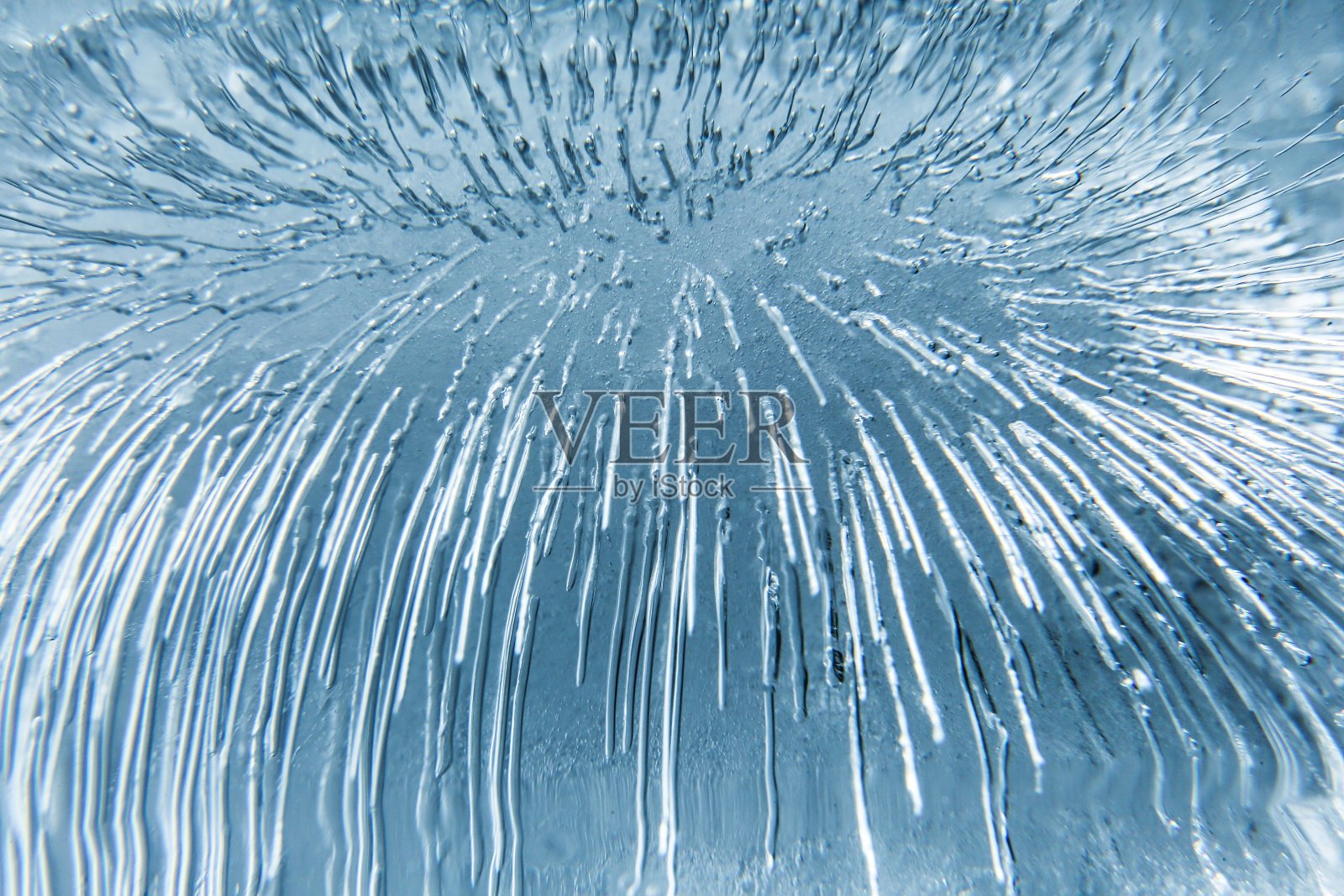 冰冻的水越来越近照片摄影图片