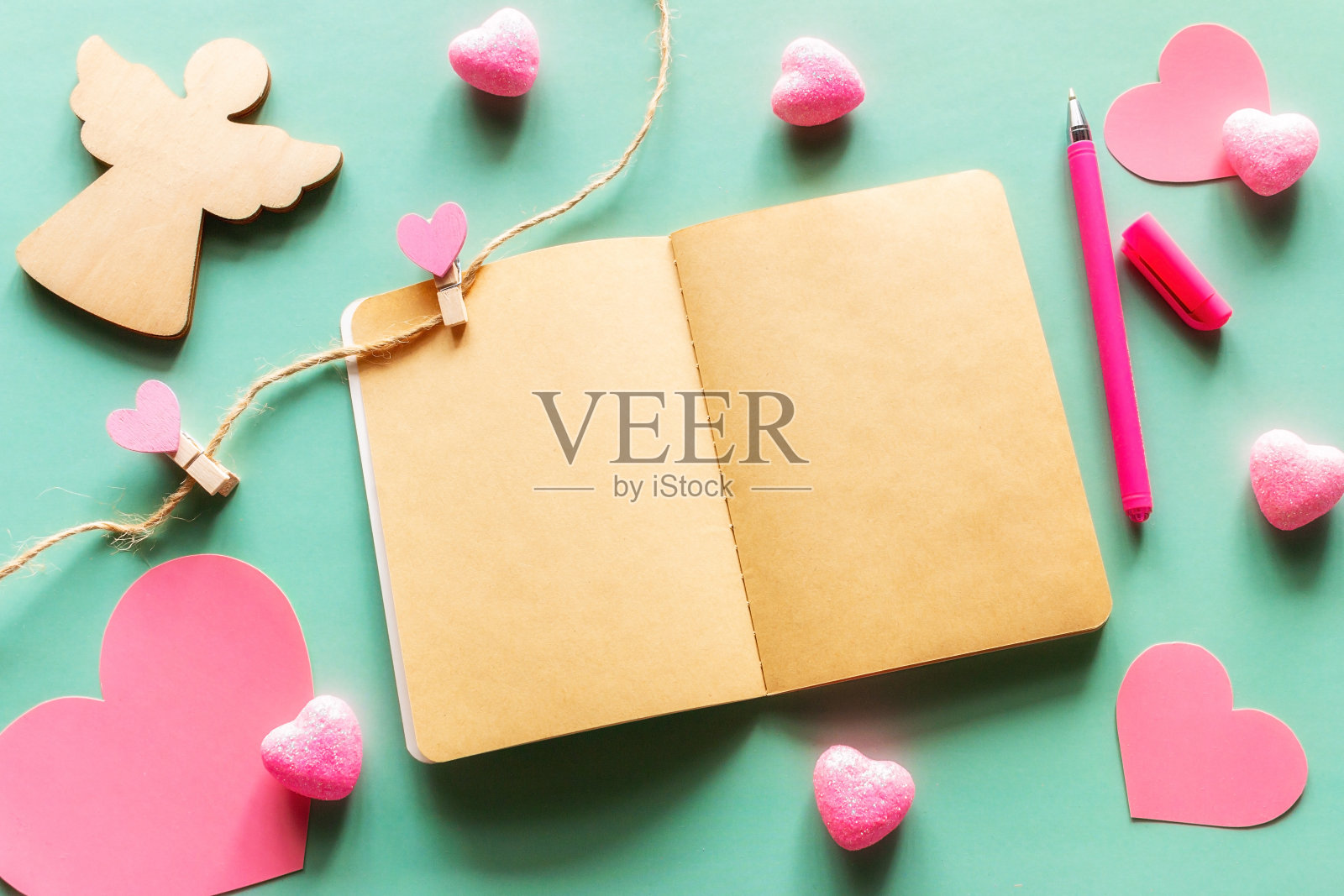 空白记事本与地方的文本在情人节的背景概念情人节，爱的宣言照片摄影图片
