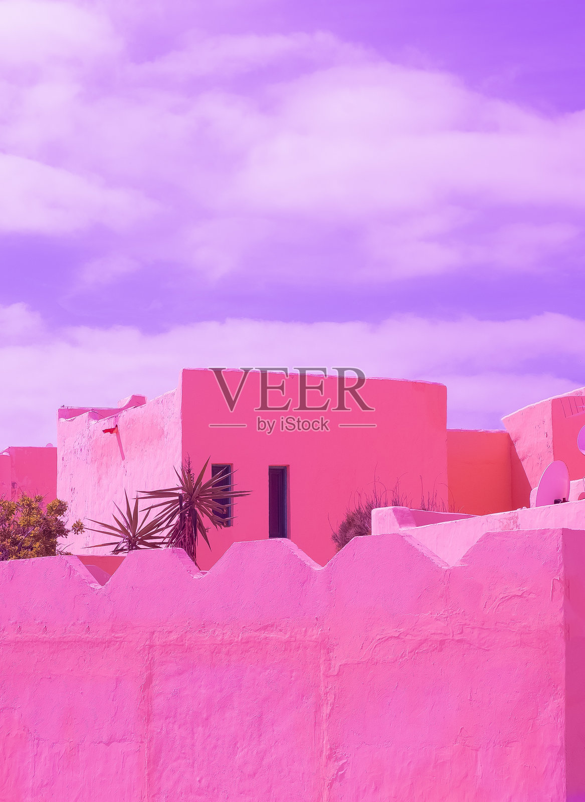 简约风格的建筑空间。时尚的色彩组合。粉红色和紫色。几何形状和细节照片摄影图片