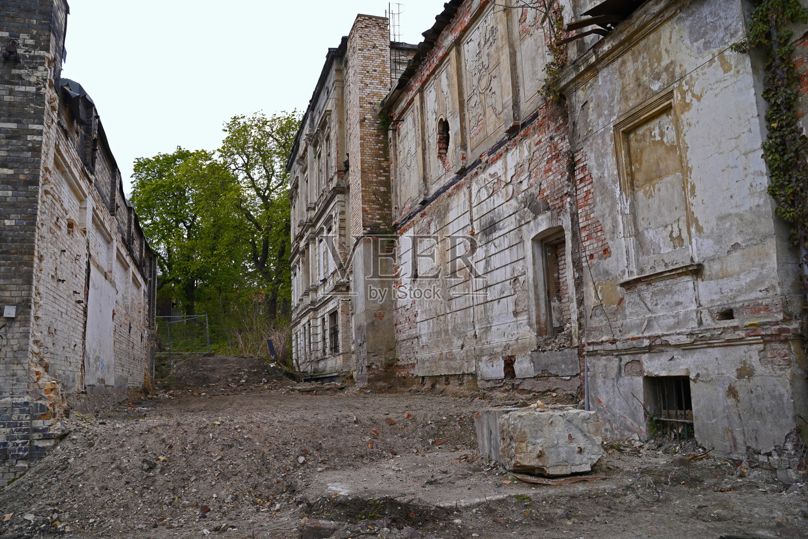 古老的别墅和仓库建筑在Boellberger Mill的建筑群中照片摄影图片