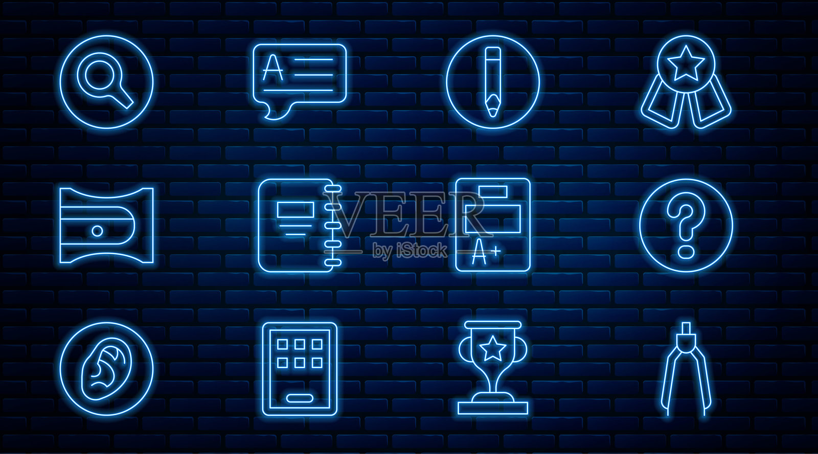 设置线绘制指南针，演讲气泡与问题，铅笔，笔记本，磨刀器，放大镜，考试表A +等级和回答图标。向量图标素材