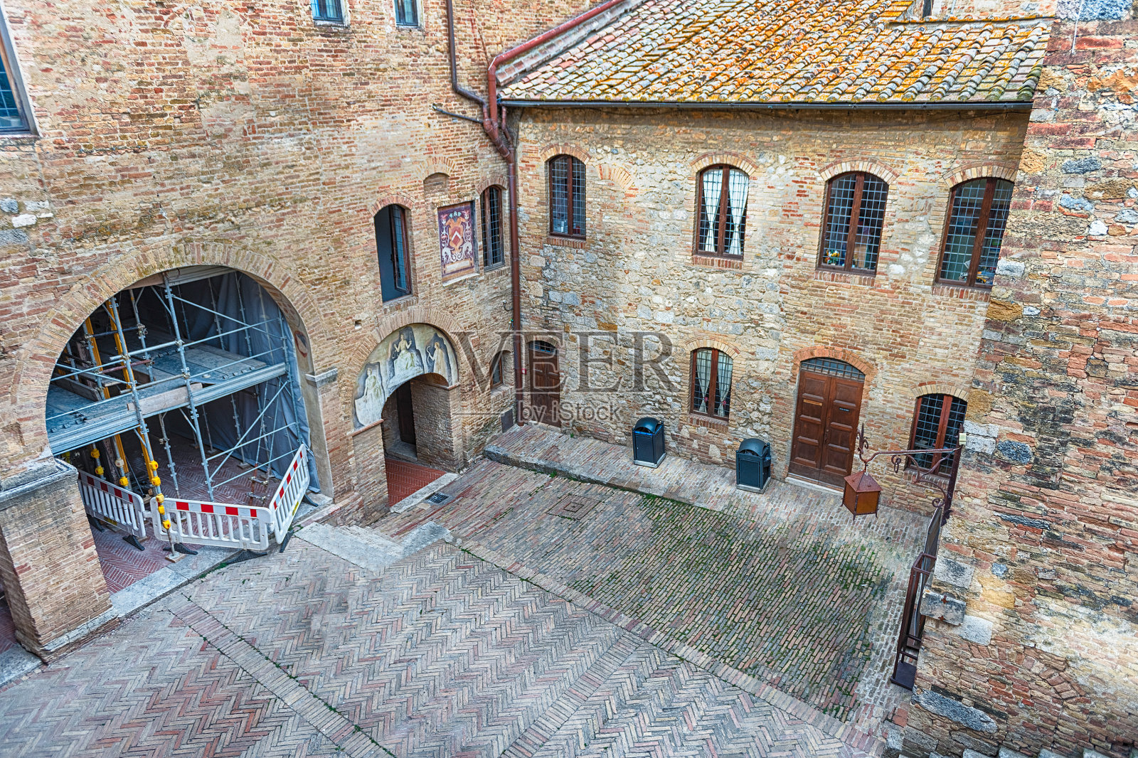 意大利标志性小镇圣吉米尼亚诺的中世纪建筑照片摄影图片