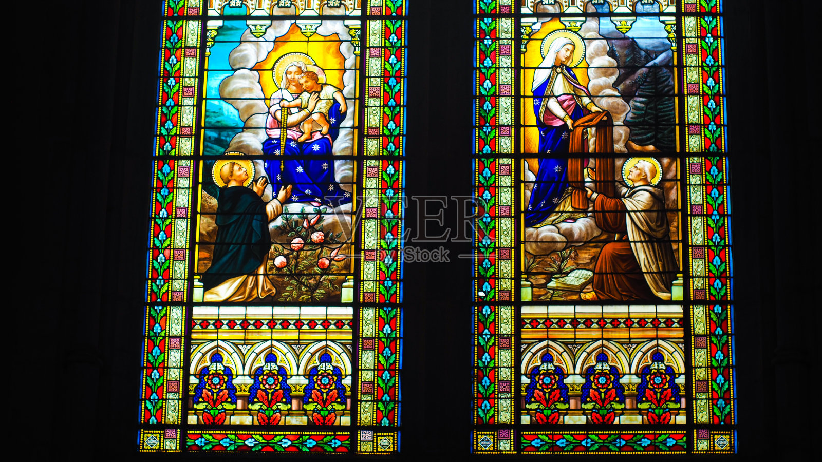 天主教教堂的围墙照片摄影图片