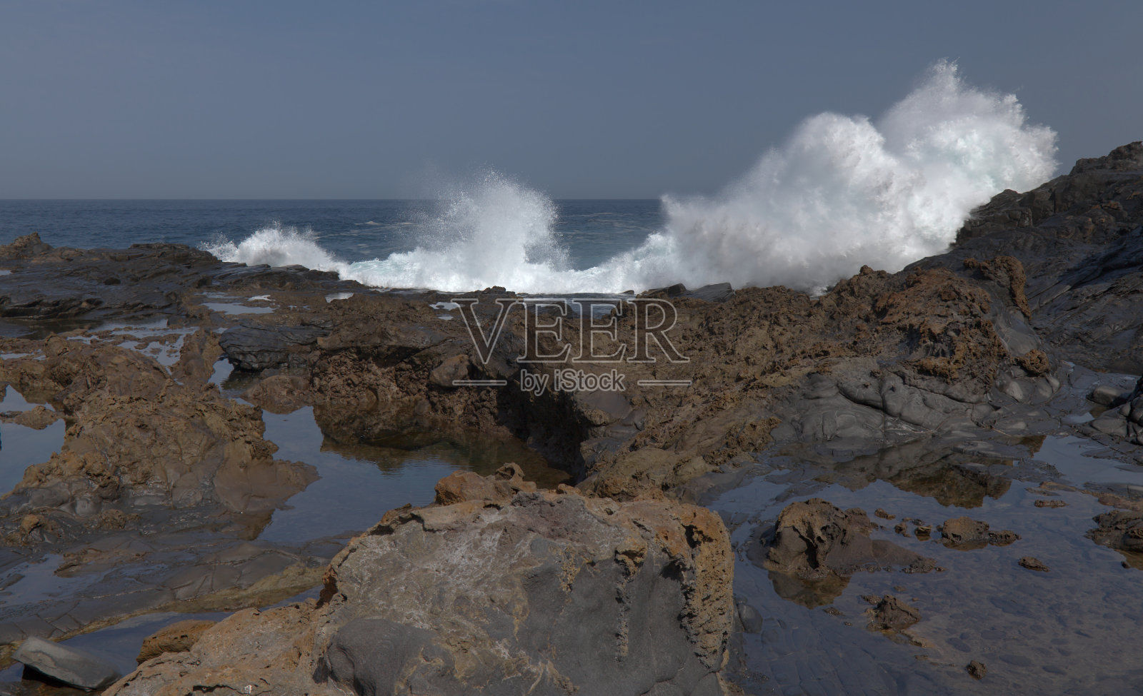 加纳利群岛北海岸，巴尼亚德罗斯港附近的岩石水池照片摄影图片
