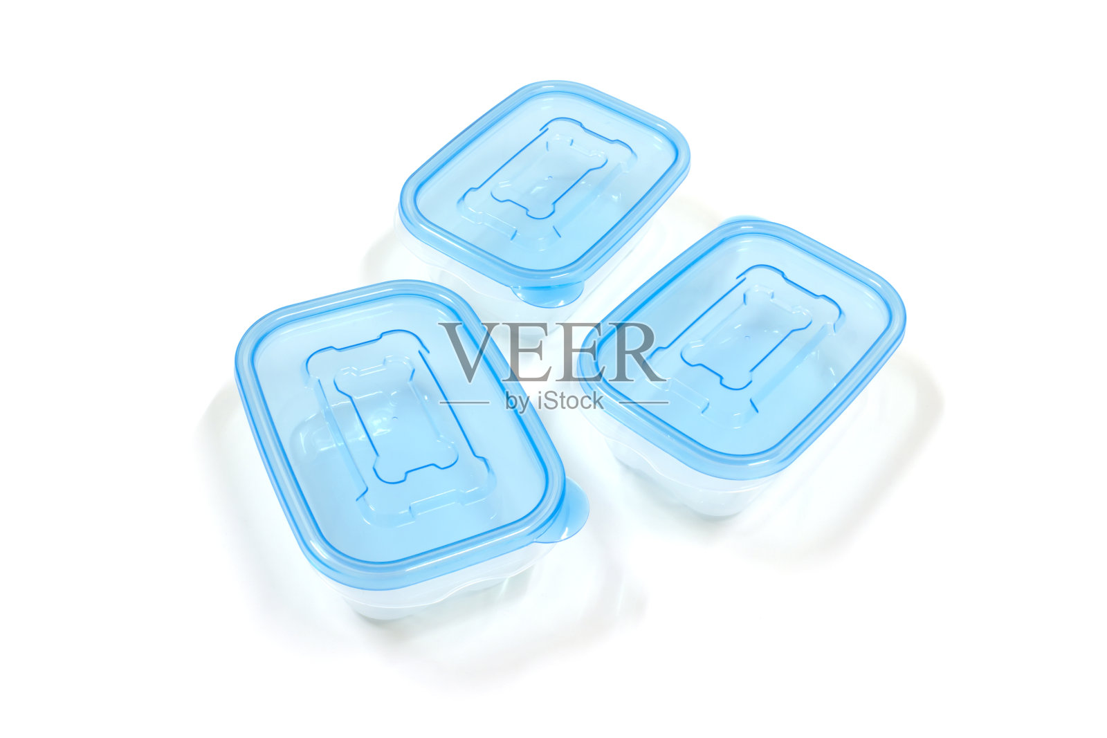 塑料盒包装上白色背景，孤立，厨房设备。照片摄影图片